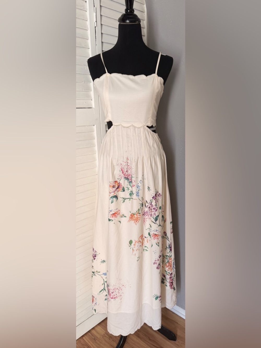 Women's Cream Floral Pleated Maxi dress